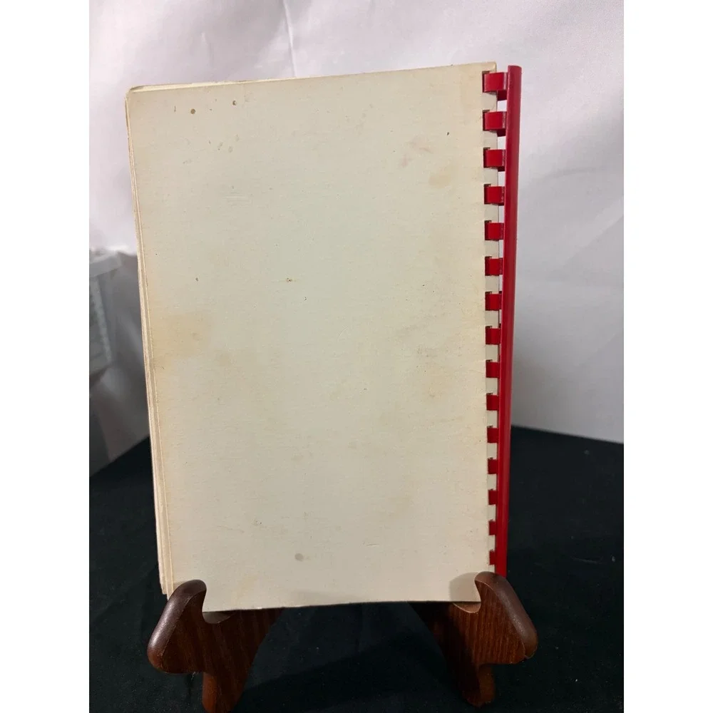 Camp Fire Whats Cookin Cookbook Sunflower Council 1982 White Good Spiral Bound